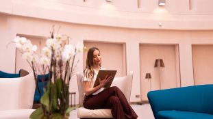 Maëva Comby, praticienne, accompagnement des entrepreneurs à Lyon et en ligne